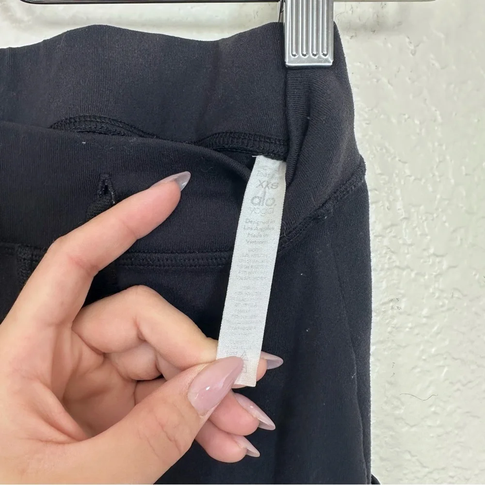 Alo Yoga 7/8 Checkpoint Drawstring Jogger in Black Size XXS